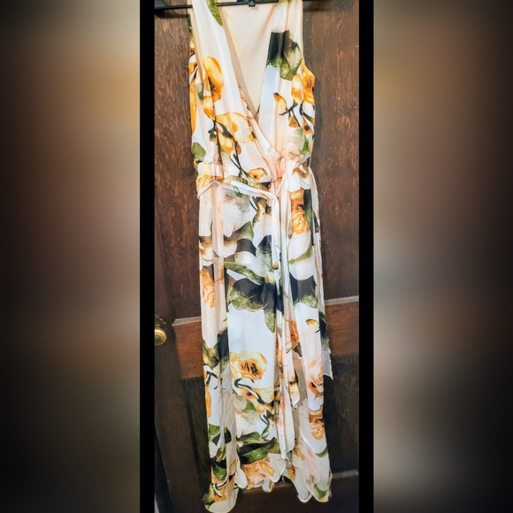 Sangria Dress Gorgeous & Flowing Spring/Summer Dress Size 8 - Picture 3 of 6